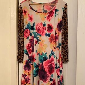 Colorful midi dress with leopard print sleeves.